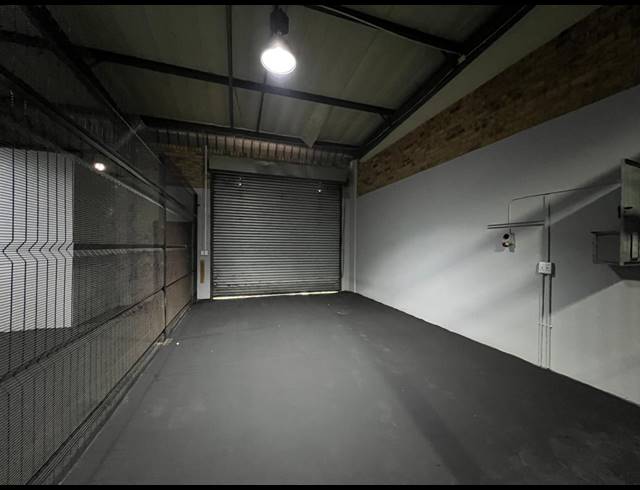 599M² WAREHOUSE TO LET IN LASER PARK